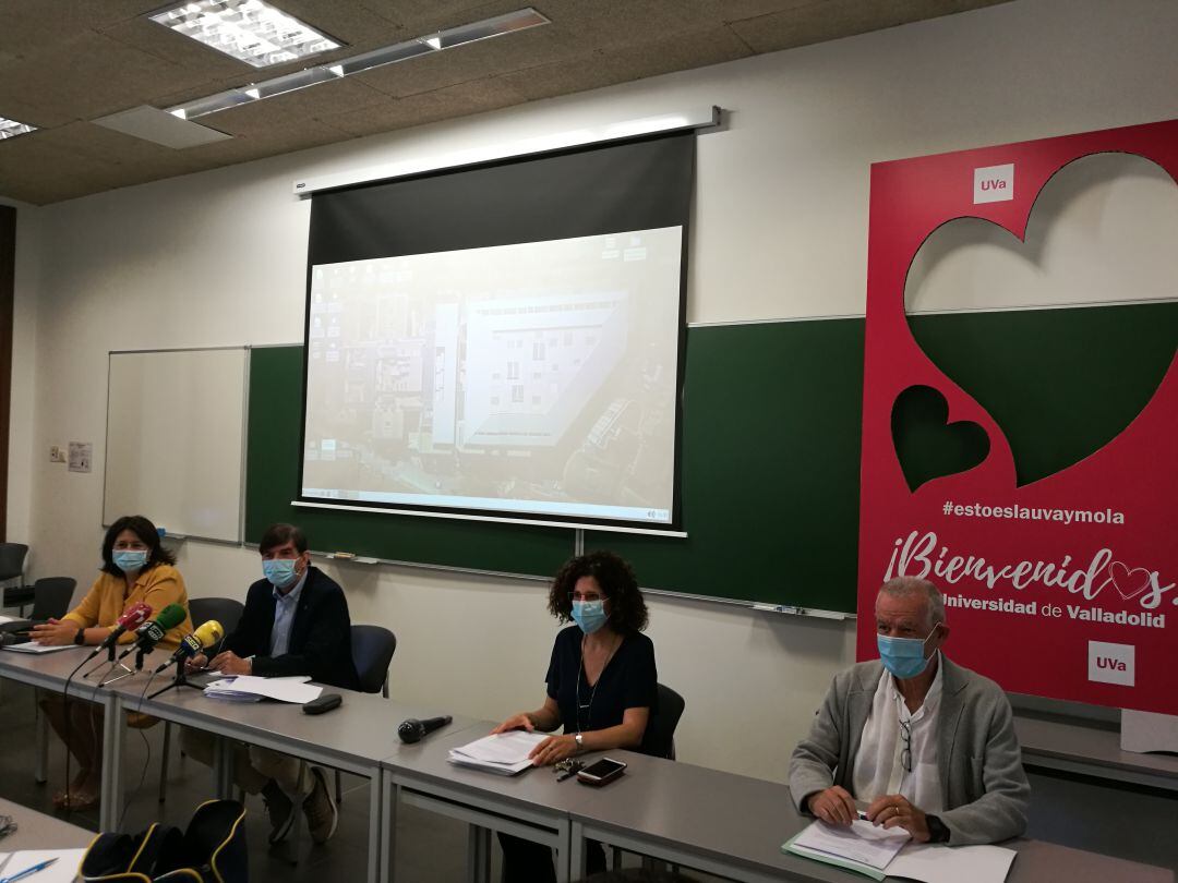 Los responsables del campus de Segovia durante la presentación del nuevo curso