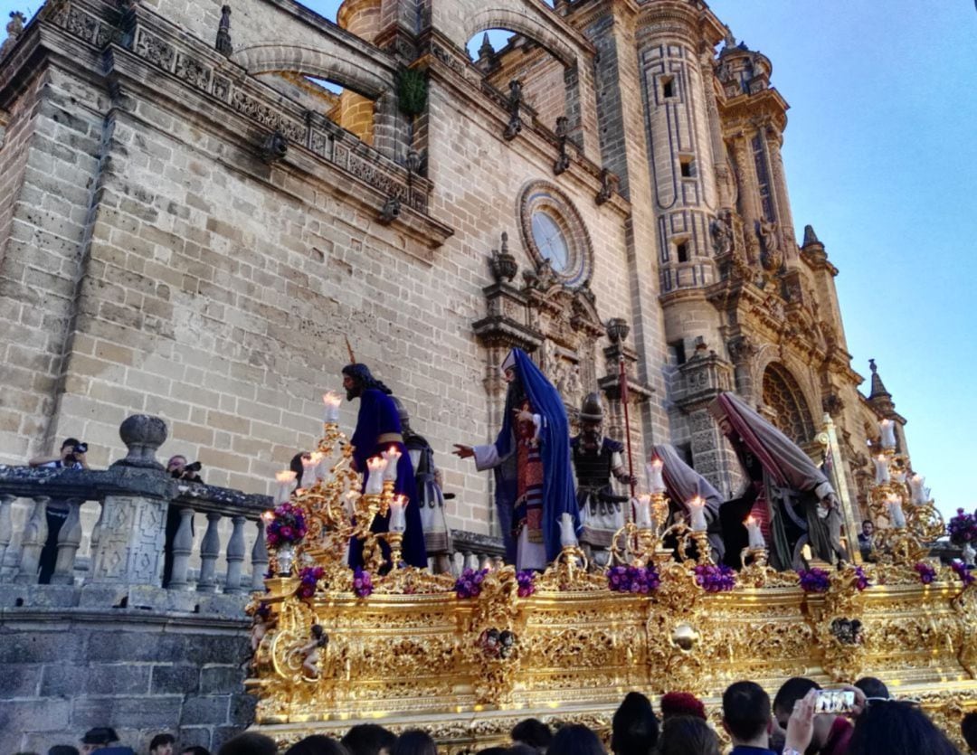 Paso de misterio de la Hermandad del Soberano Poder en la Santa Iglesia Catedral