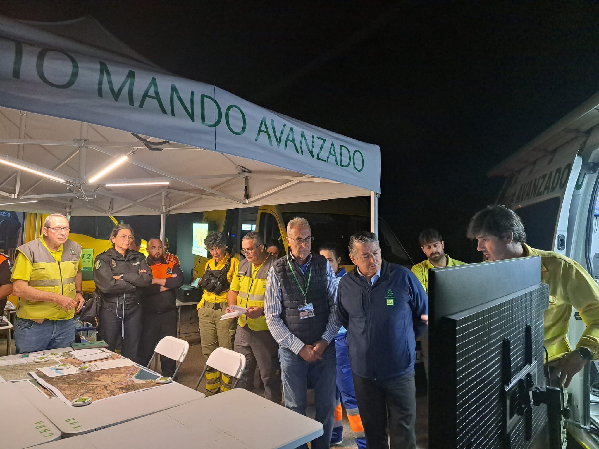 Visita de Antonio Sanz al Puesto de Mando Avanzado esta madrugada