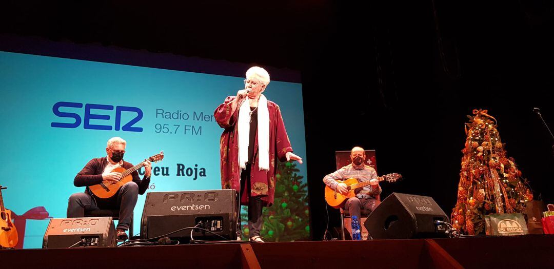 Actuació de Joana Pons i ses guiterres