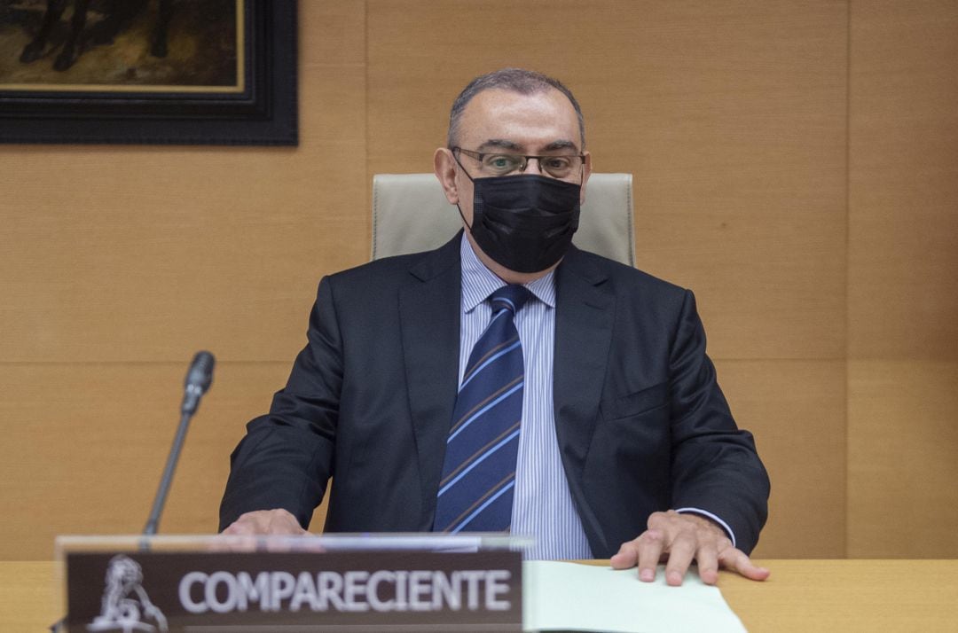  El excomisario del Cuerpo Nacional de Policía y exjefe de la Unidad Central de Apoyo Operativo (UCAO), Enrique García Castaño, a su llegada a una Comisión de Investigación sobre la utilización de medios de Interior para favorecer al PP y anular pruebas en casos de corrupción, a 22 de abril de 2021, en la Sala Prim del Congreso de los Diputados, en Madrid, (España). Esta comisión del Congreso investiga la supuesta utilización de fondos reservados en el Ministerio del Interior del anterior Gobierno del PP para obstaculizar causas que afectasen a dirigentes populares. 