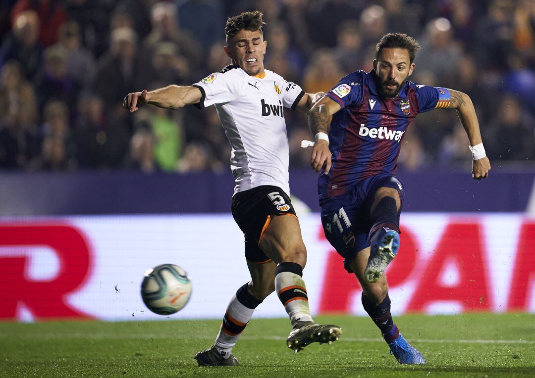 Imagen del último partido entre el Valencia y el Levante, que será el primer encuentro cuando se reanude la competición