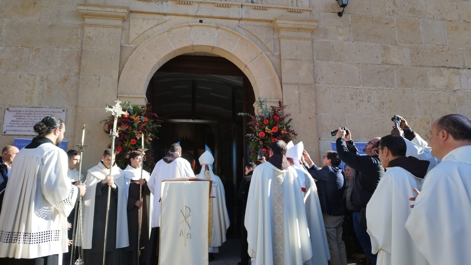 Imágenes de la apertura de la puerta del templo