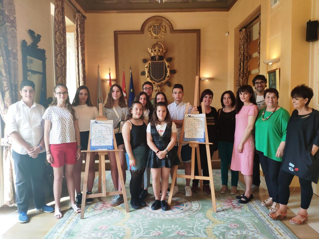 Alumnos del IES Catalina de Lancaster durante la presentación del plan de movilidad de base peatonal de la ciudad