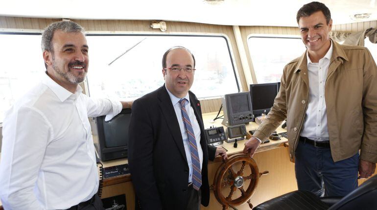 Collboni (esquerra) amb Miquel Iceta i Pedro Sánchez en un acte de la campanya del PSC a les darreres eleccions 