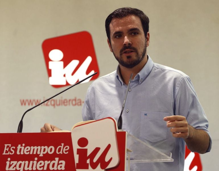 GRA100. MADRID, 26/10/2015.- El candidato de IU a la Presidencia del Gobierno, Alberto Garzón, durante la rueda de prensa que ha ofrecido hoy en la sede del partido con motivo de la convocatoria de las elecciones generales. EFE/J.J.Guillén