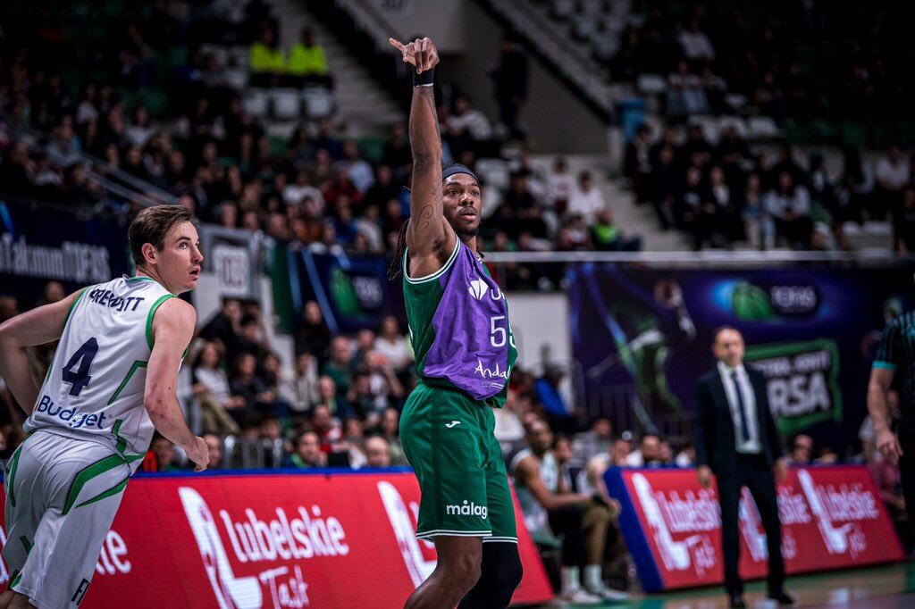 Kendrick Perry, tras un lanzamiento en la pista del Tofas Bursa