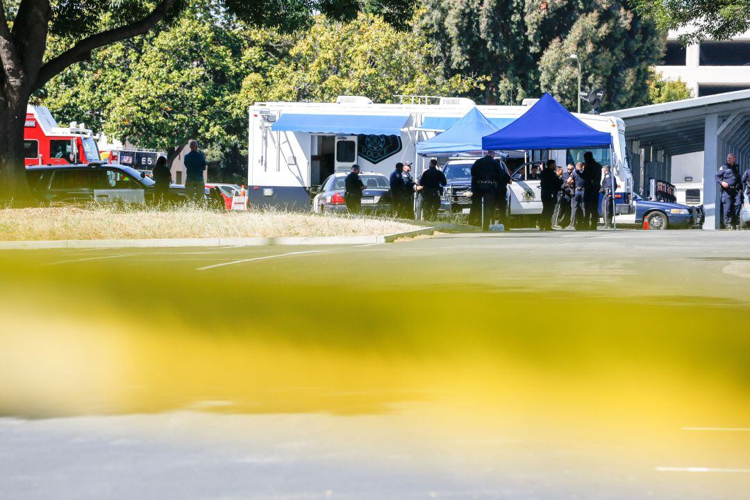 Cordón policial en el lugar del tiroteo en San José (California)