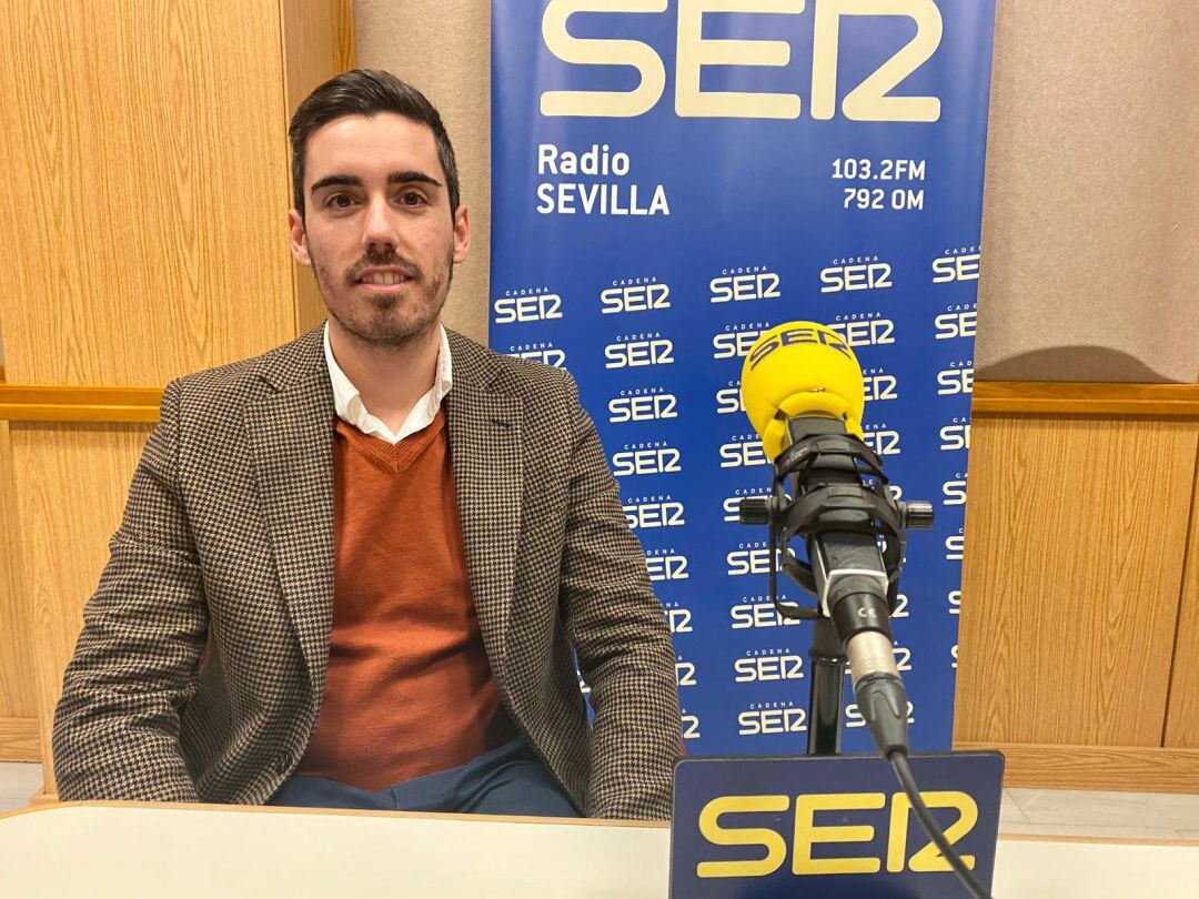 Joaquín Caraballo, en el estudio central de Radio Sevilla