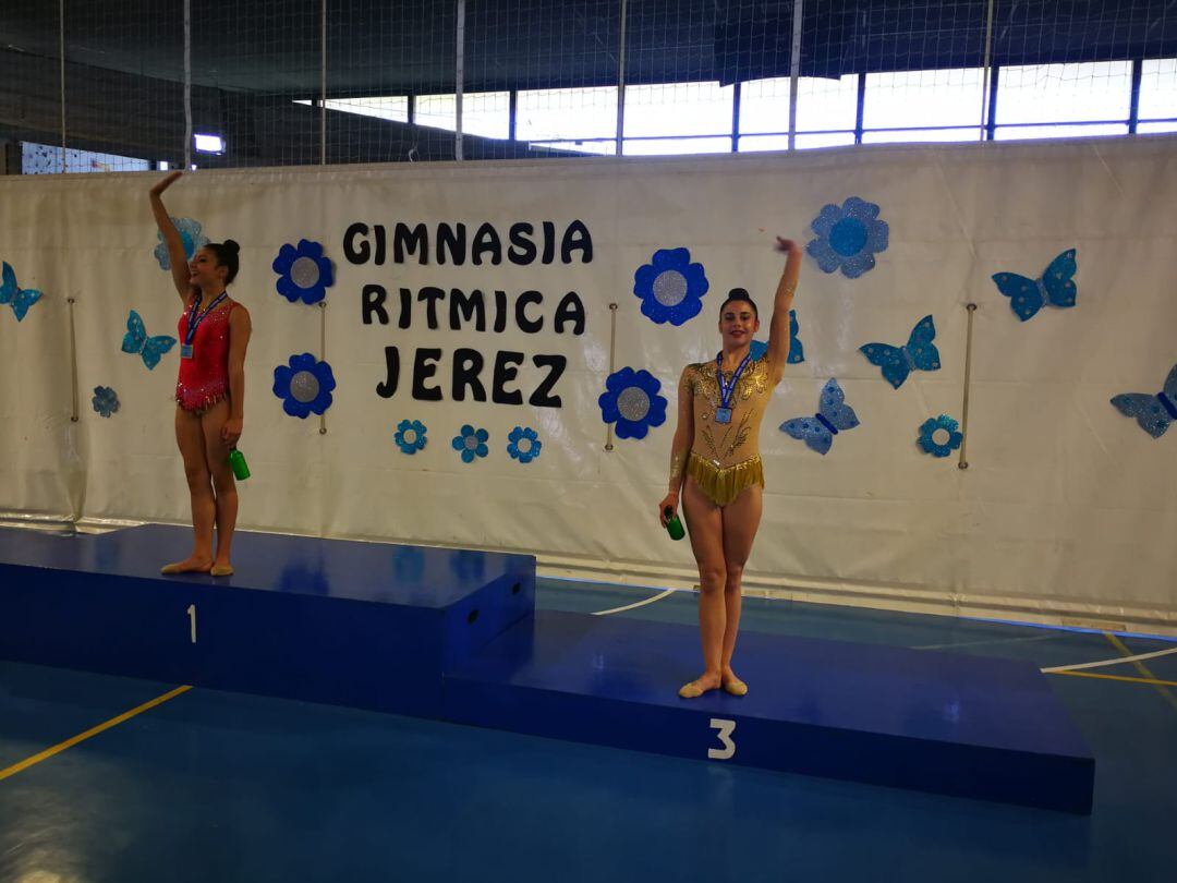 La gimnasta Lucía Palenque durante la entrega de medallas