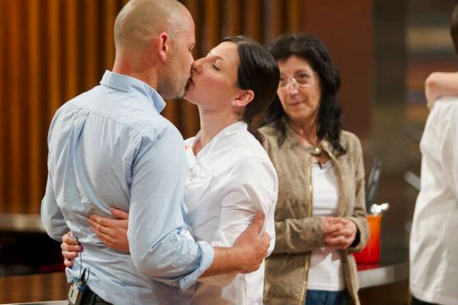 Vicky besa a su novio tras ganar 'Masterchef'