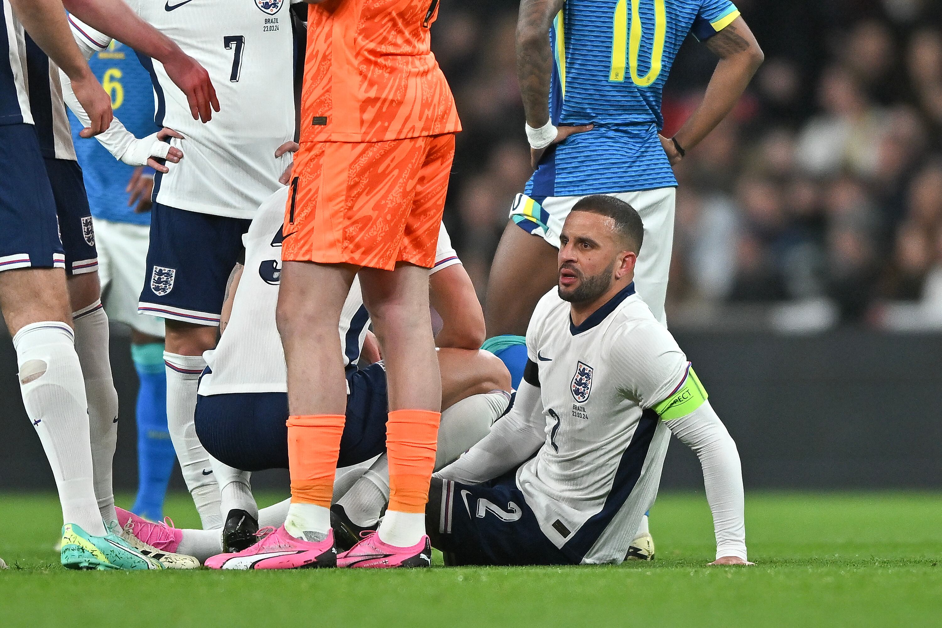 Walker, lesionado en el encuentro entre Inglaterra y Brasil.