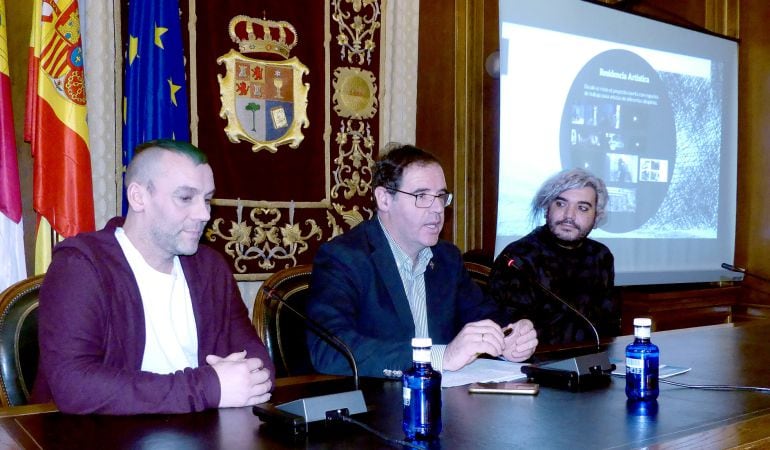 Benjamín Prieto (c) junto a los responsables de La Neomudéjar