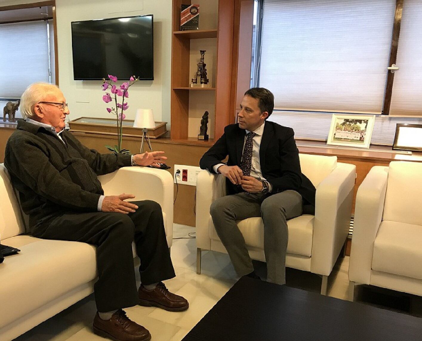 José Antonio Gallego con Fulgencio Gil, alcalde de Lorca