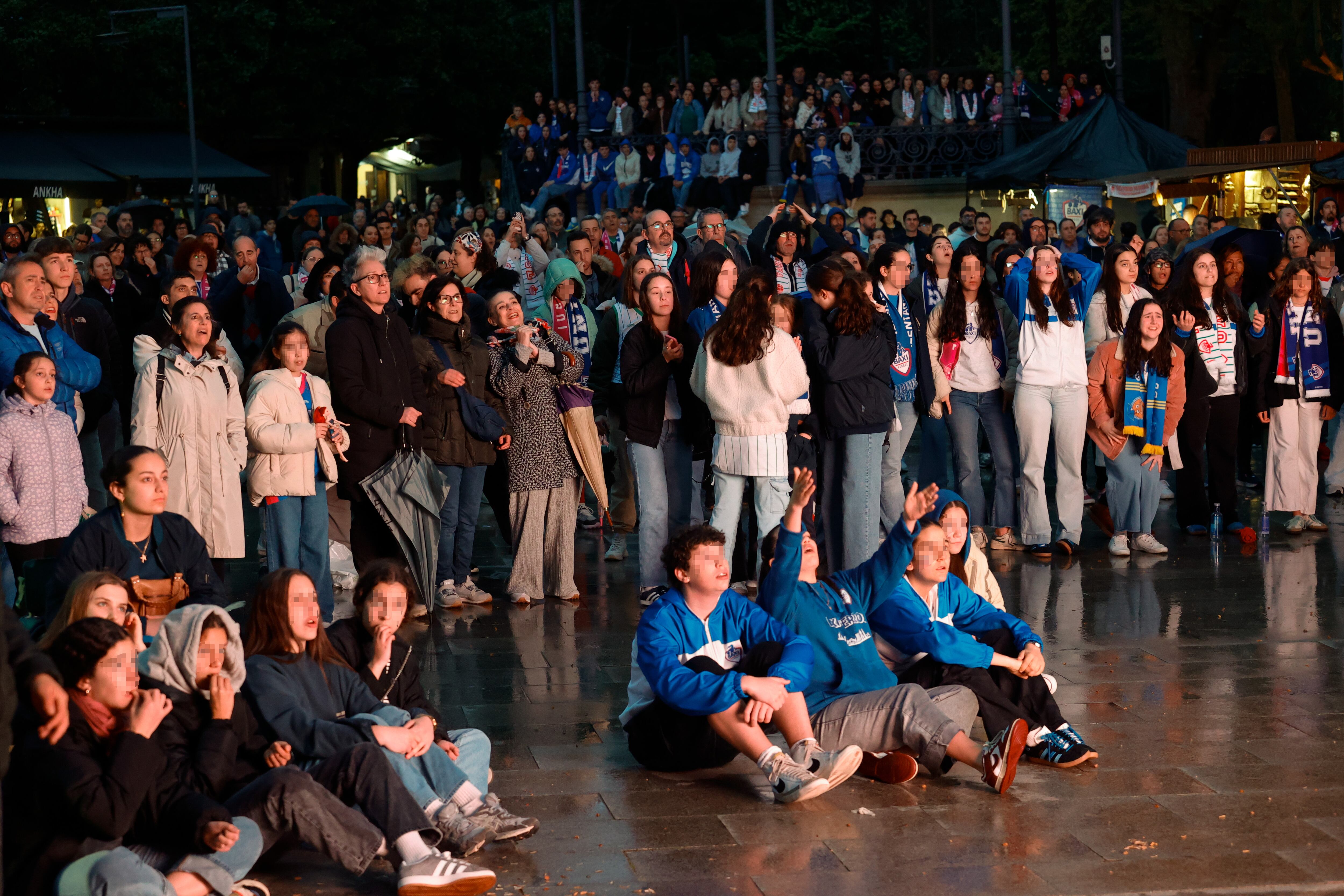 Público en el Cantón de Molíns durante el partido del Baxi (foto: Kiko Delgado / EFE)