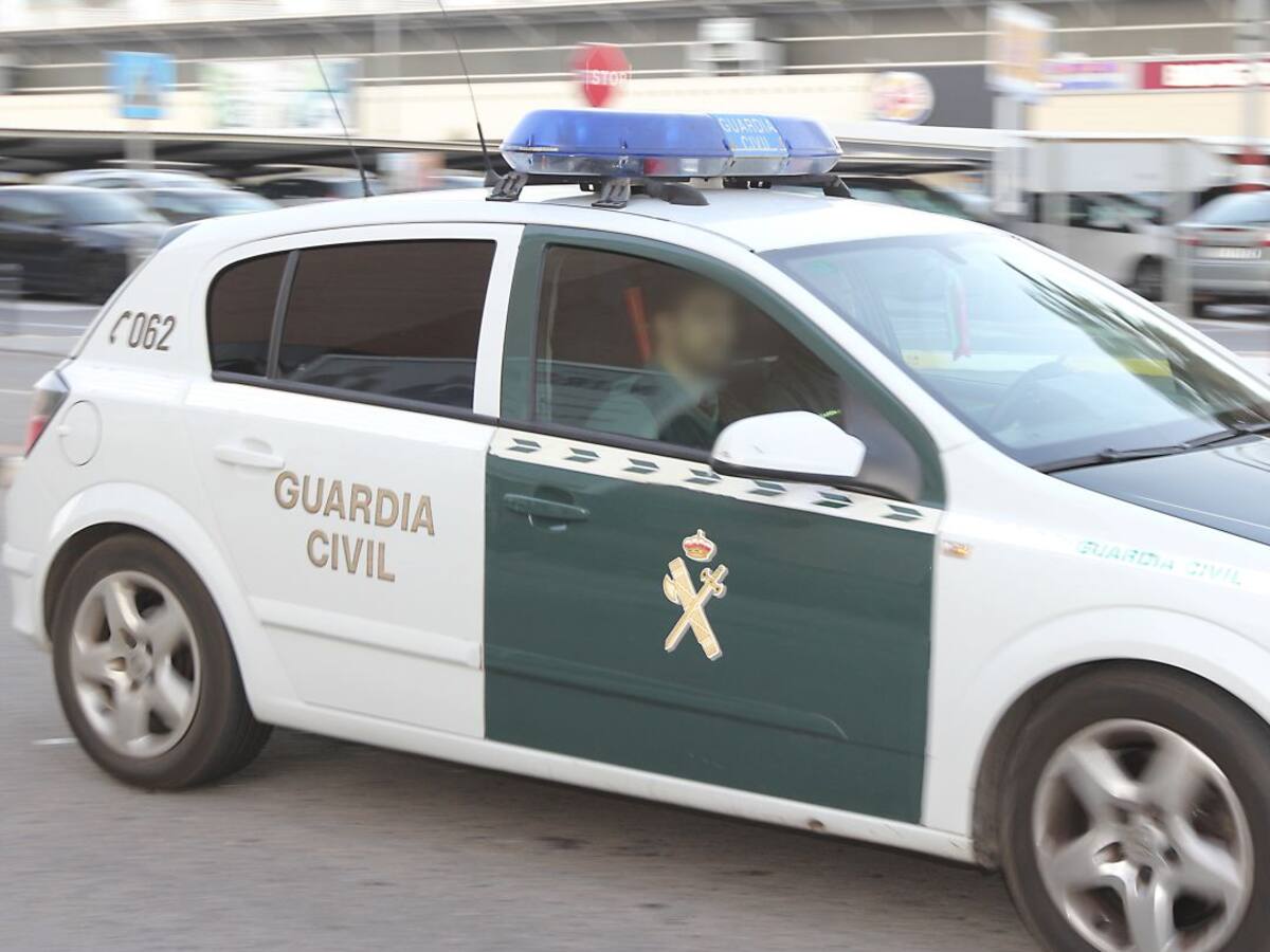 La Guardia Civil detiene a un hombre e investiga a una mujer por apropiación indebida y usurpación
