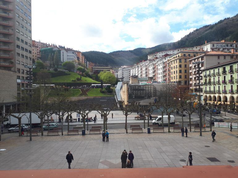 Imagen de la plaza de Unzaga, vista desde la casa consistorial