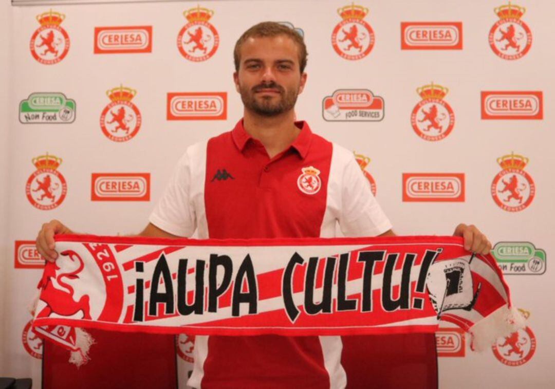 Pedro Empis en su presentación como nuevo jugador de la Cultural 