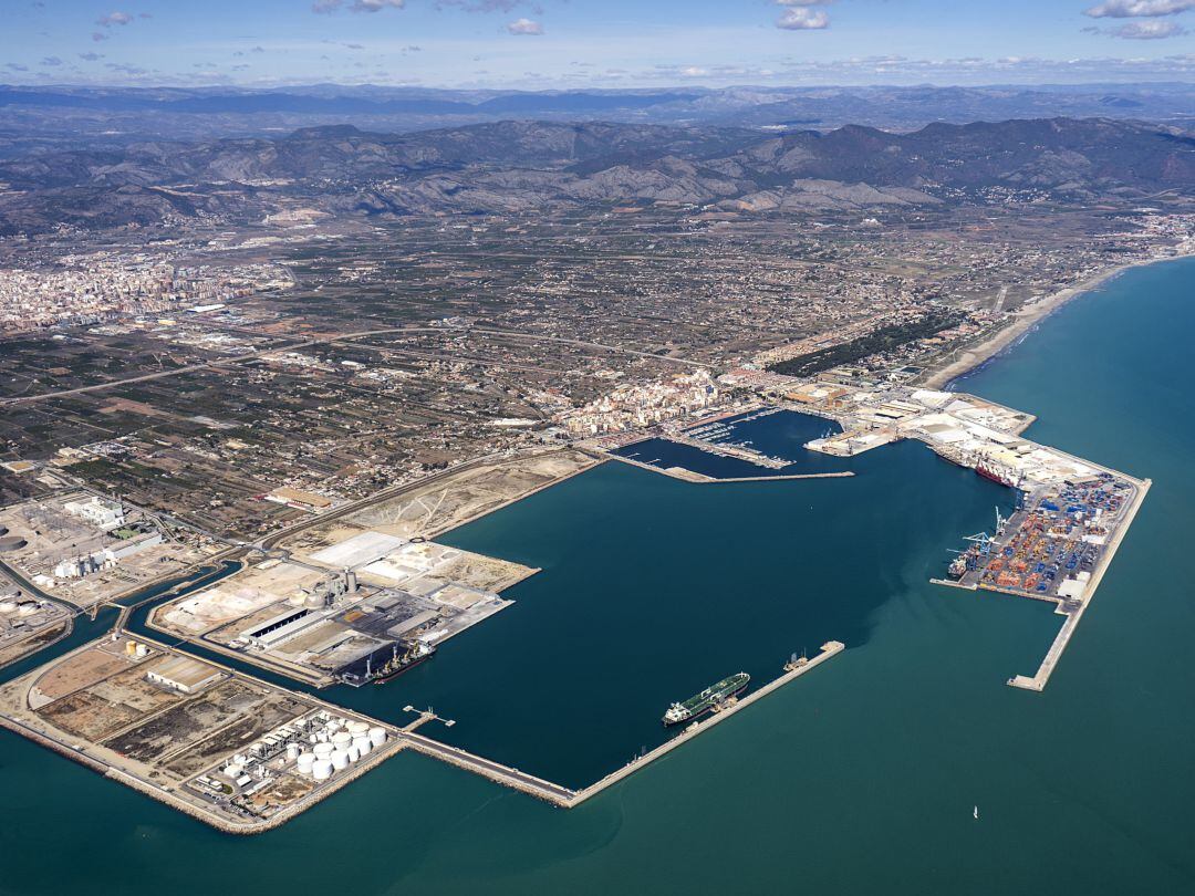 La negociación lleva encallada desde el pasado 21 de julio, momento en el que APM Terminals planteó su “última” oferta a la asociación de transportistas