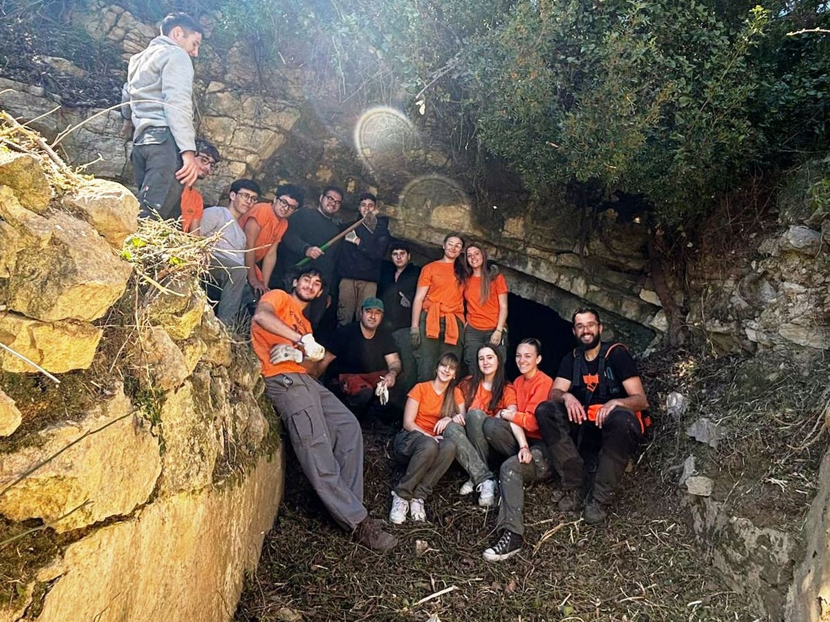 Estudiantes recuperan una fuente en Bicorp