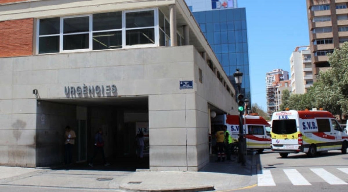 Puerta de urgencias del hospital Clínico de València