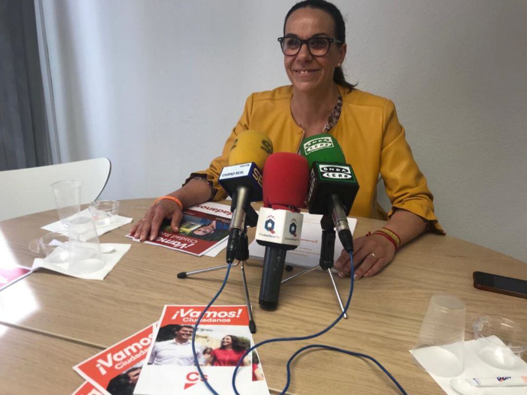 La candidata de C´s ha desgranado algunas de sus propuestas electorales en un desayuno informativo con los medios de comunicación 