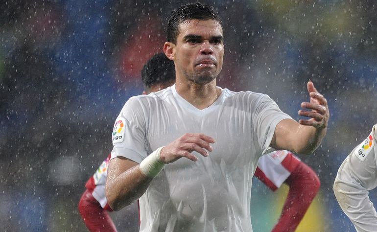 Pepe, con la camiseta hecha a base de residuos marinos