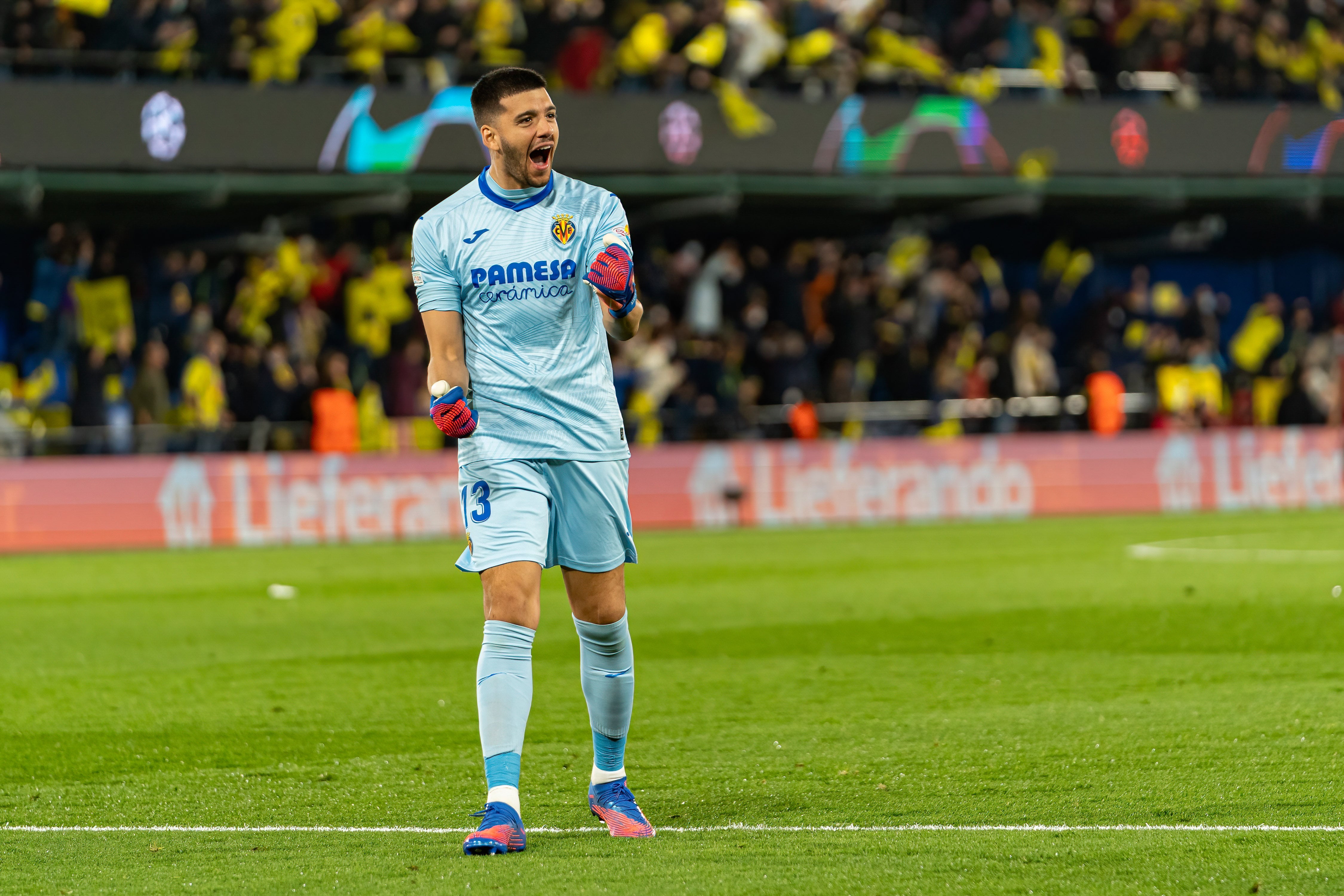 Rulli celebra el gol del Villarreal ante el Bayern