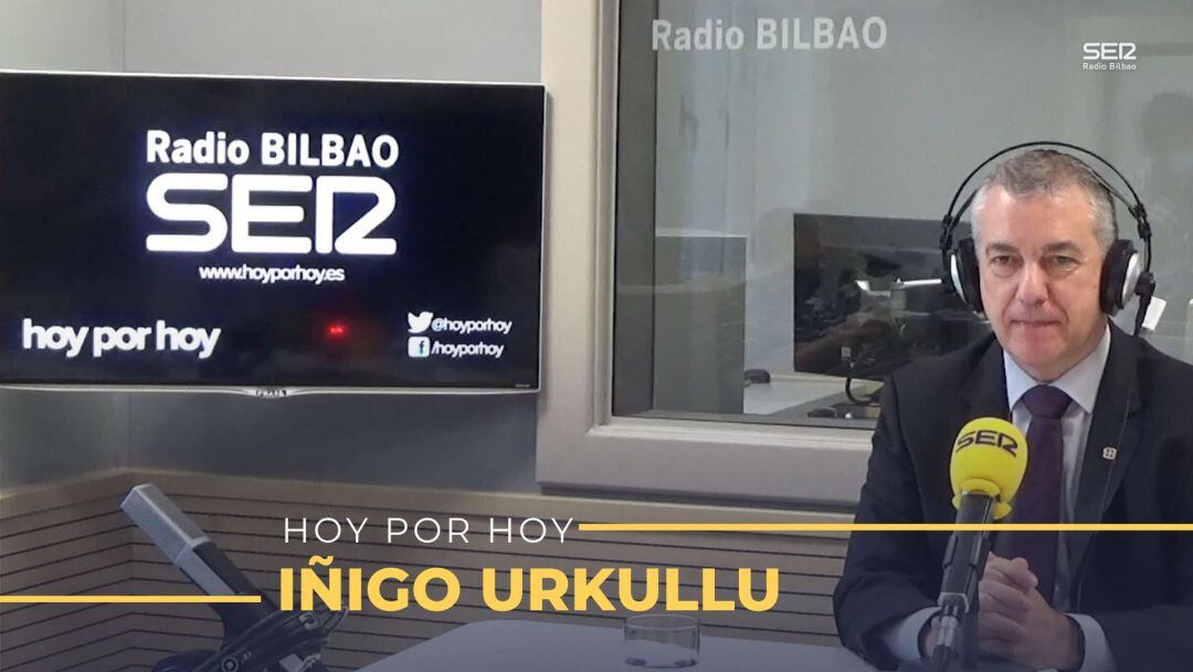 El lehendakari en los estudios de Radio Bilbao