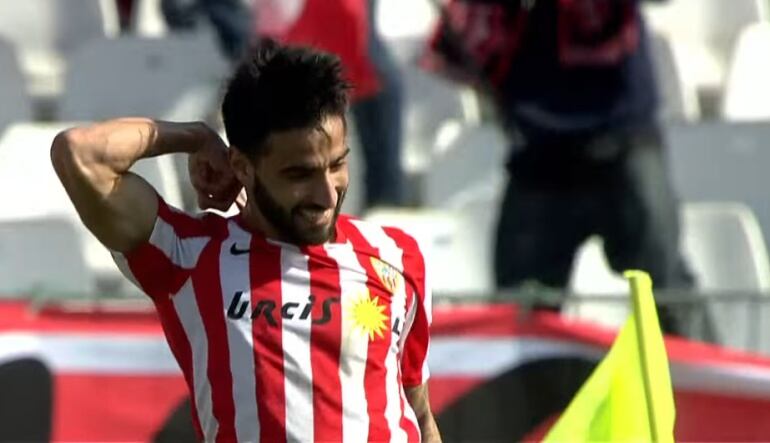 El jugador Chuli celebra su segundo tanto al Real Zaragoza en un partido que terminó ganando el Almería por 2 a 1 la temporada pasada