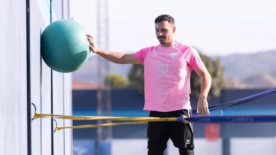 Alfonso Herrero entrenando en el Anexo de La Rosaleda