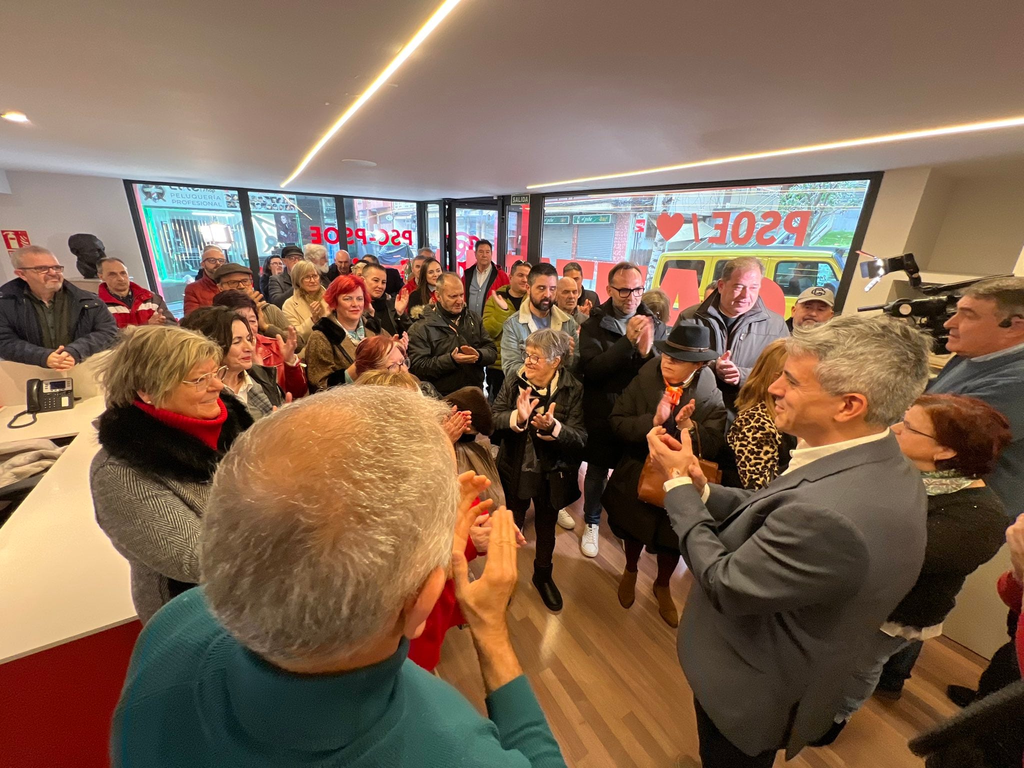 Zuloaga, este lunes, durante el registro de su candidatura a la reelección como secretario general del PSC-PSOE.