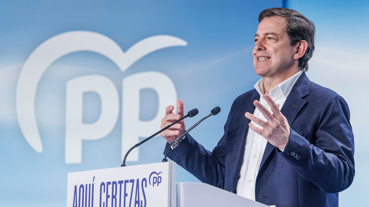 Mañueco anuncia el fomento de FP científica entre mujeres y programas sanitarios femeninos para mayores de 50 años