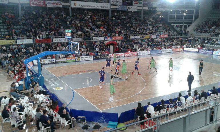 Palencia se aferró a su pista para seguir teniendo opciones ante Oviedo