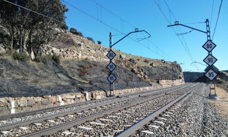 Línea ferroviaria Ávila-Madrid