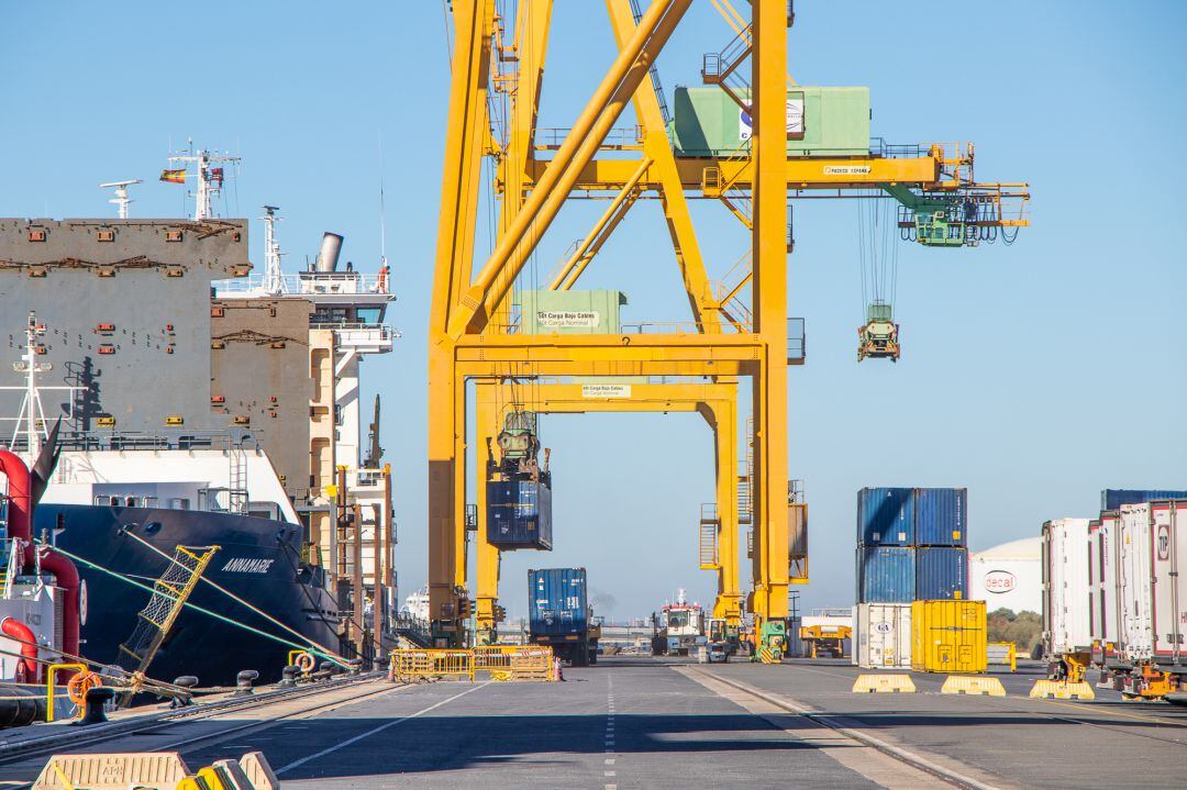 Muelle Sur. Puerto de Huelva 