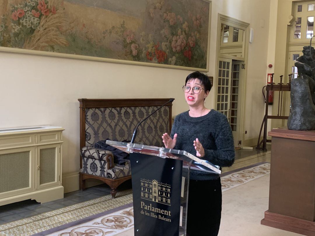 La portavoz del  Grupo Parlamentario Socialista en el Parlament balear, Silvia Cano.
