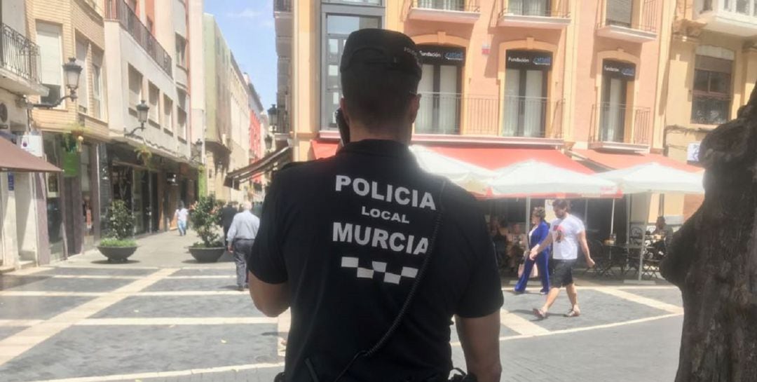 Imagen de archivo de un agente de la Policía Local de Murcia