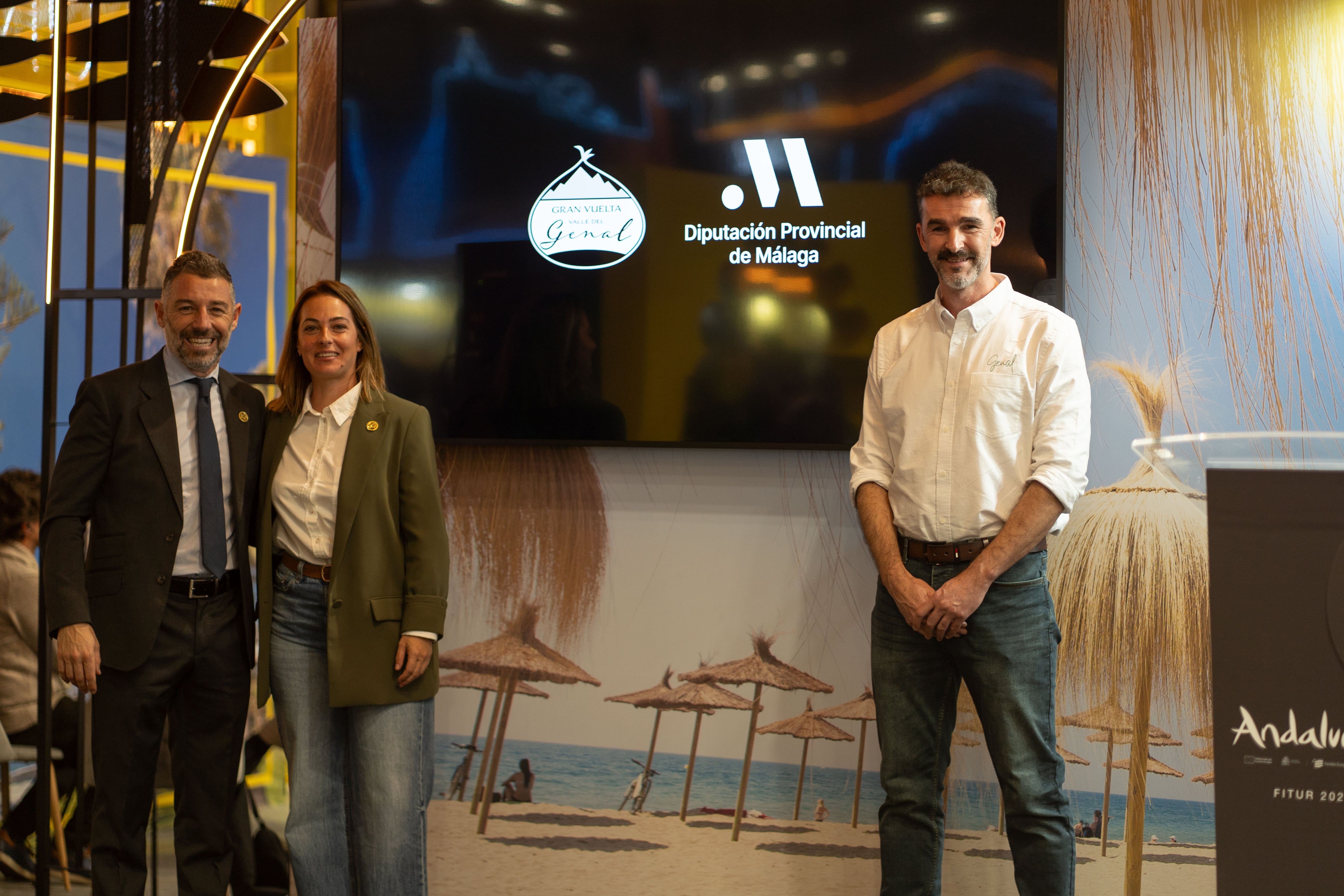 Juan Rosas, Judit Mena e Ilde Cozar - Presentación Genal durante la presentación de la Gran Vuelta al Valle del Genal en Fitur