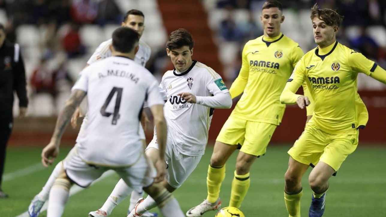 Partido disputado entre Albacete y Villarreal B en el Carlos Belmonte