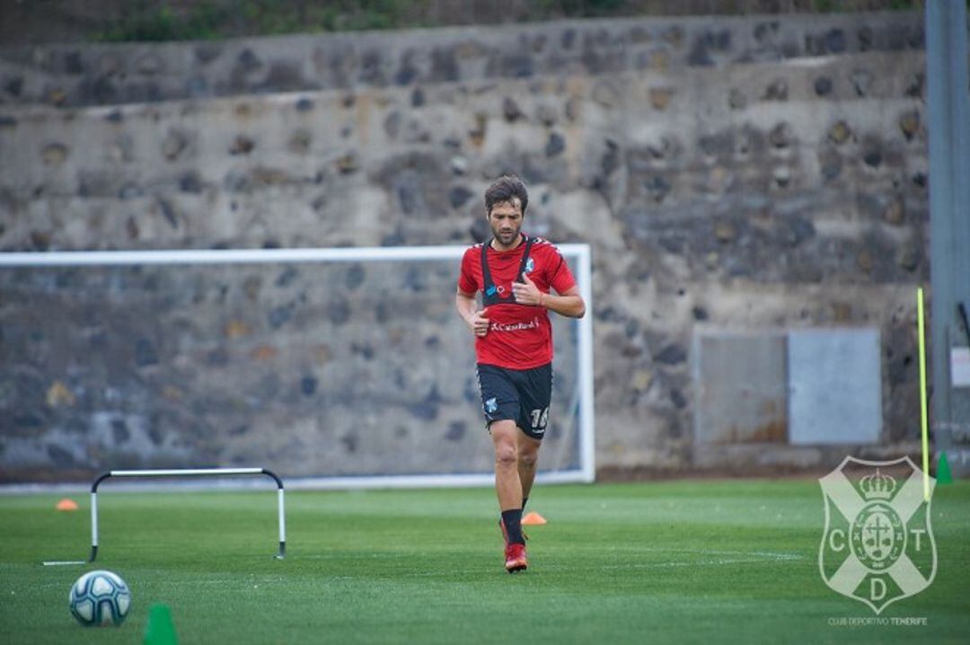 El centrocampista blanquiazul en el entrenamiento de este lunes