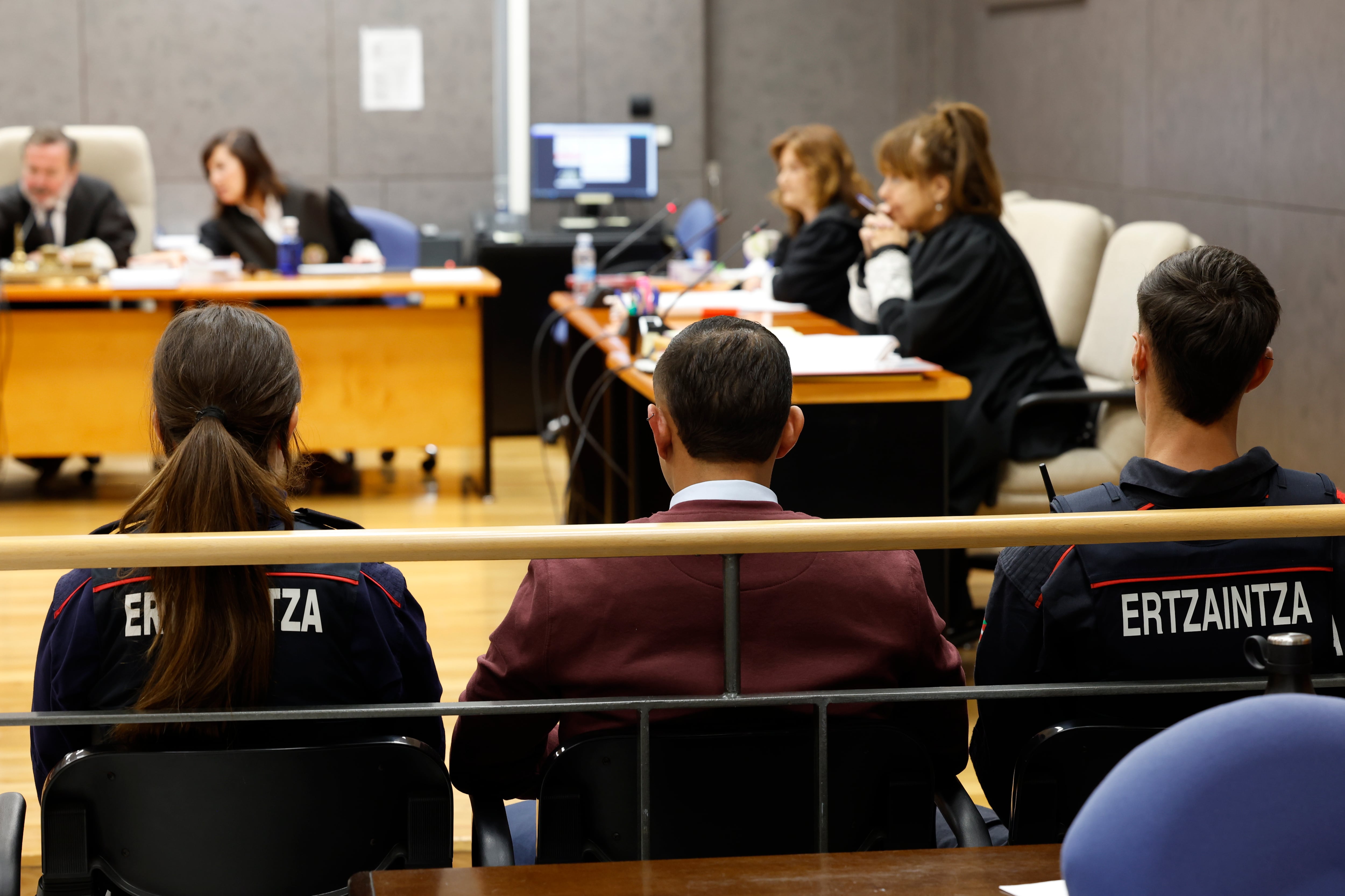 La Audiencia Provincial de Bizkaia ha dejado visto para sentencia el primer juicio contra el presunto autor de varias muertes de hombres en Bilbao. EFE/Miguel Toña