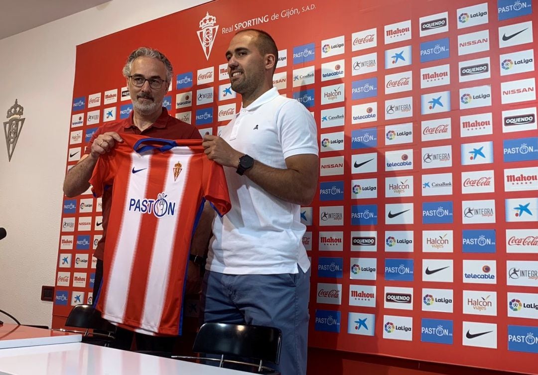 Unai Medina durante su presentación