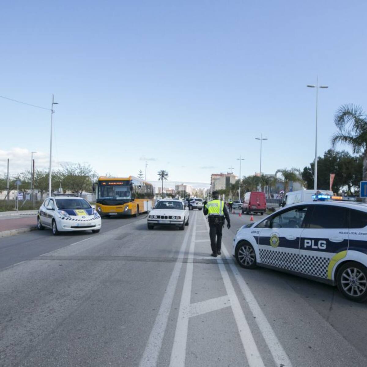 Cinco multas en Gandia por intentar ir a segundas residencias a pasar la Semana Santa