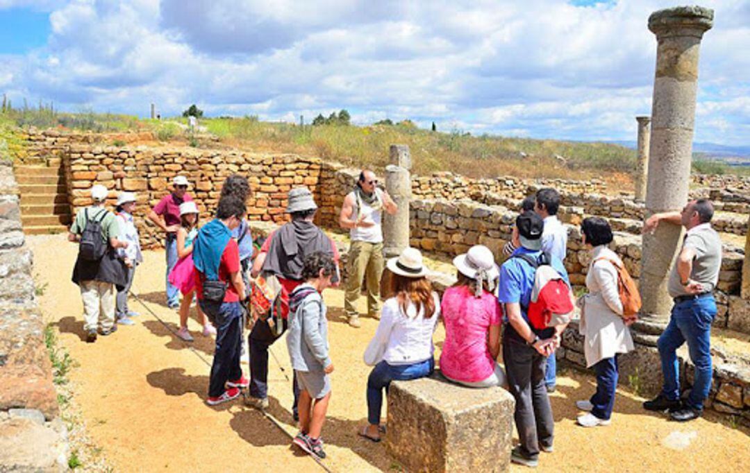 Grupo de turistas en Numancia