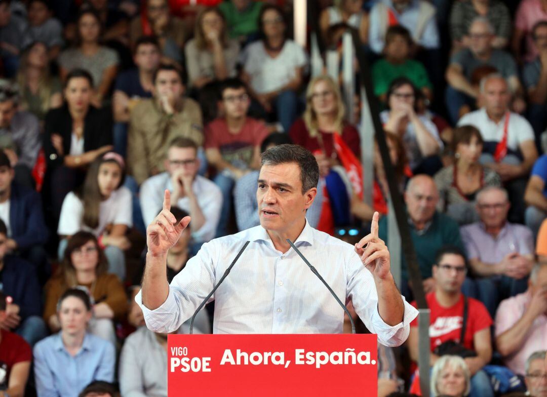 Pedro Sánchez en un acto de precampaña en Vigo