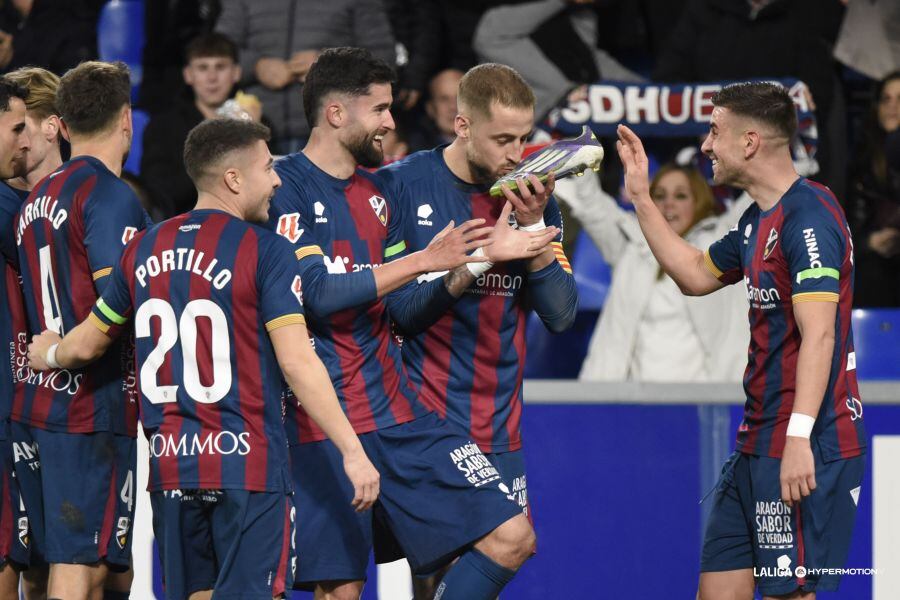 El Huesca celebra el gol de Escobar