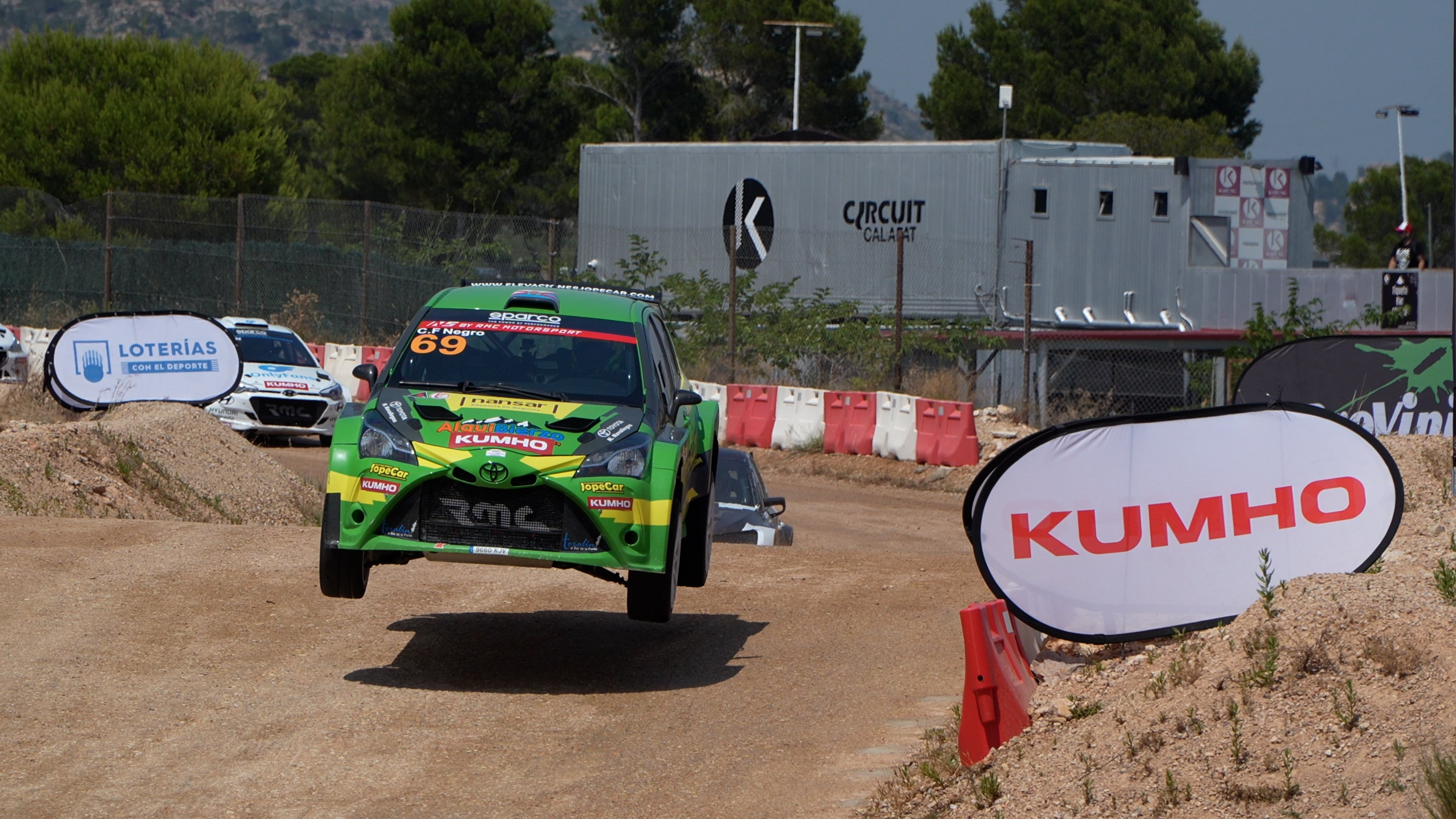 El piloto ponferradino se acerca a la primera plaza de la clasificación