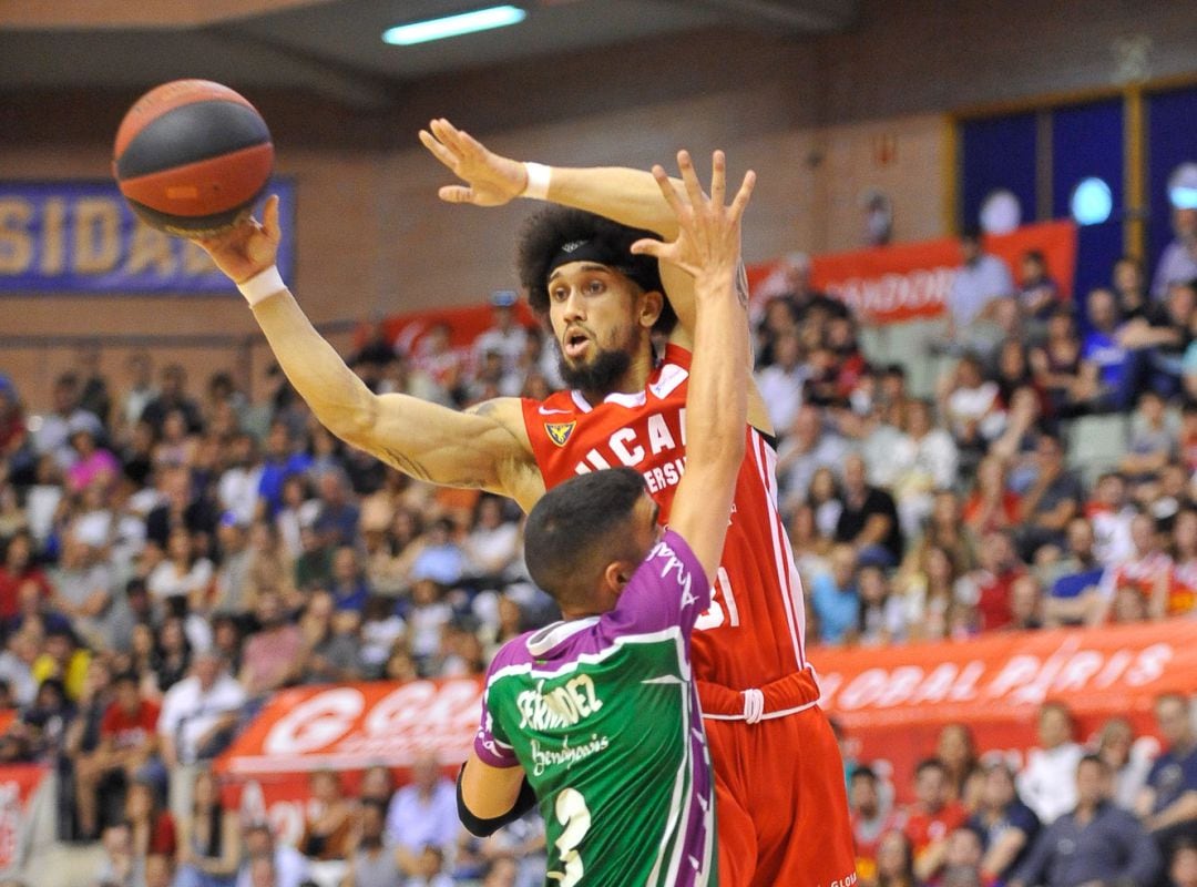 Booker en una de las acciones del partido