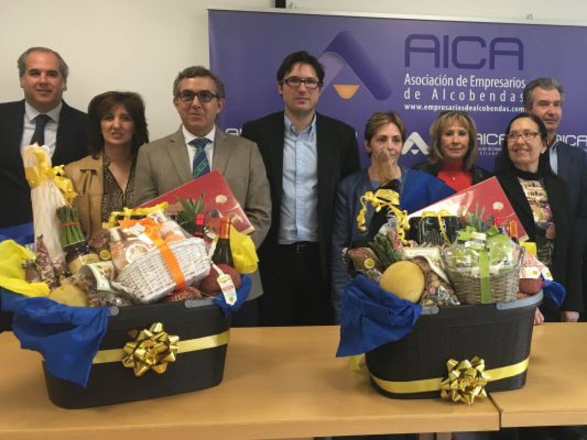 Tres vecinos ganan cestas de la compra valoradas en 1.000 euros